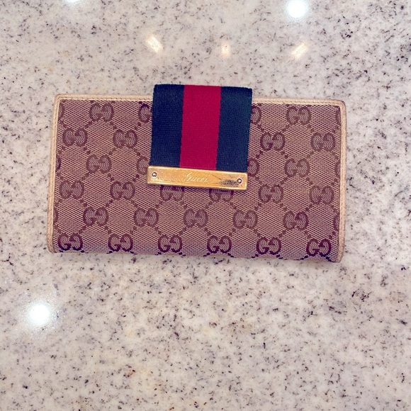 Authentic Gucci Wallet - Picture 1 of 4